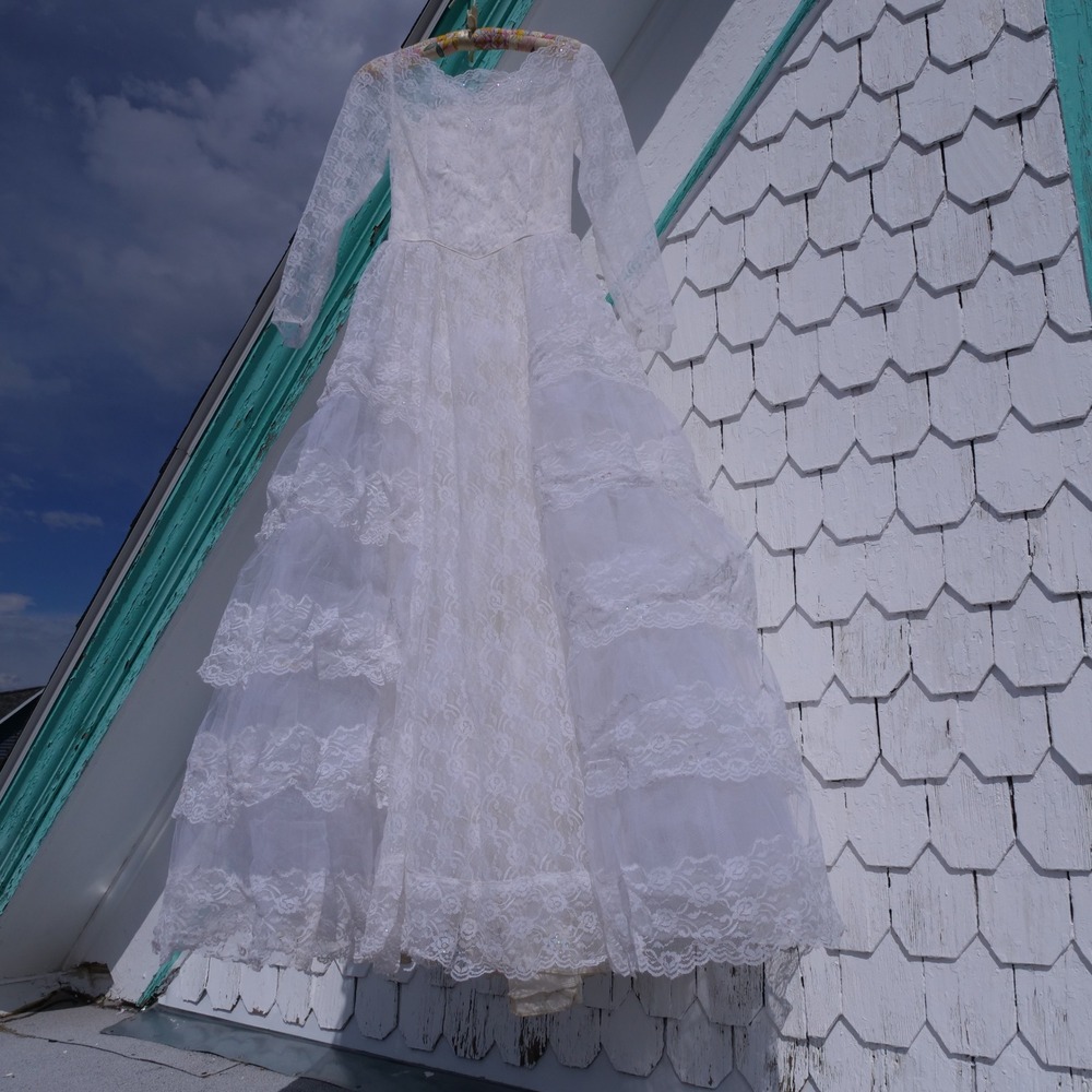 Gorgeous! Late 1950s/early 60s union made white lace princess wedding dress